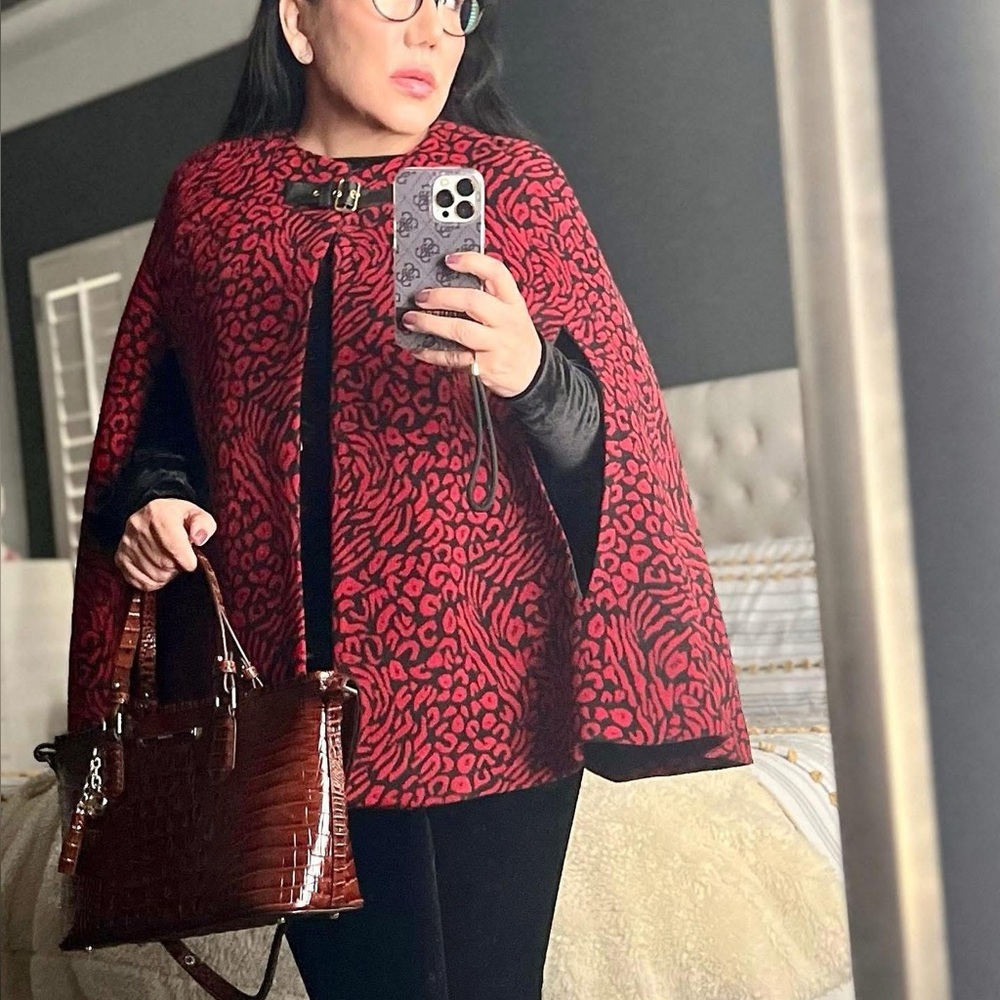 Focus 2000 Red and Black Cape